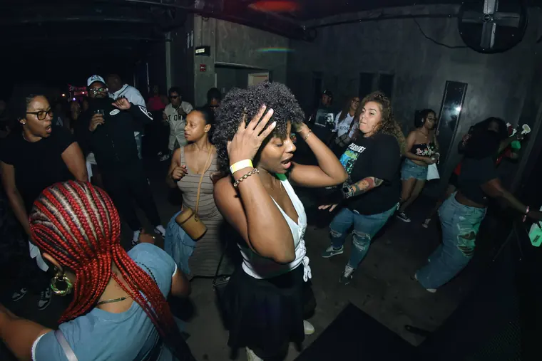 Twankle & Glisten, live at The Loft